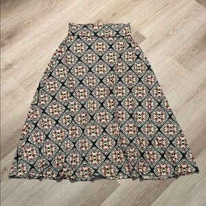 LuLaRoe A-Line Black and Cream Geometric Design Maxi Skirt Sz medium